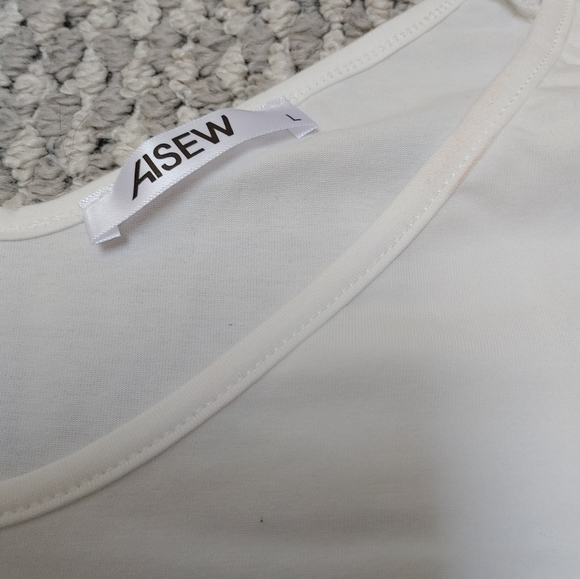 Pretty Amazon Top - Picture 3 of 6